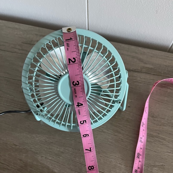 Mint green mini desktop fan 4” USB - Picture 4 of 5